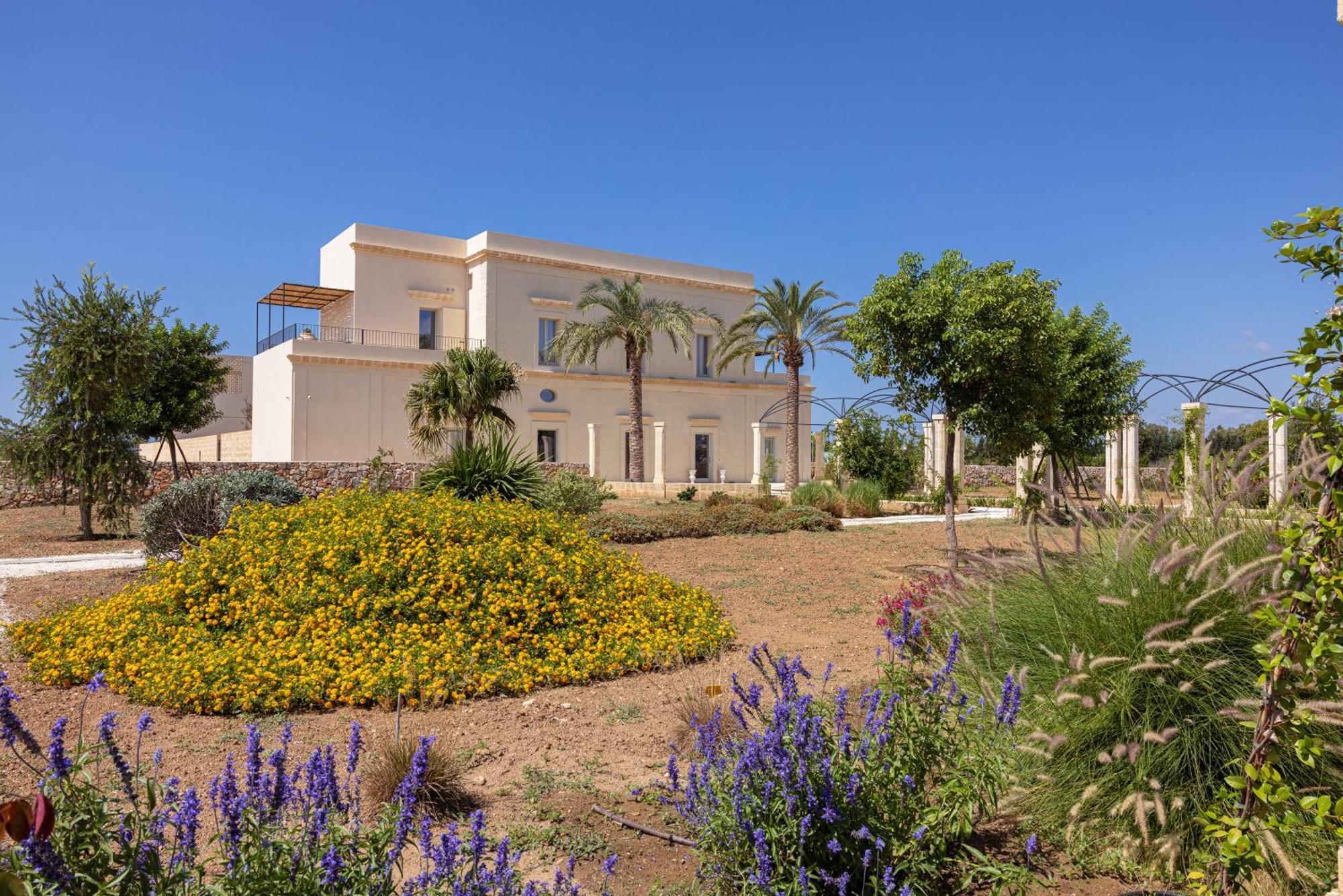לינה וארוחת בוקר פראביטה Il Giardino Grande - Dimora In Salento מראה חיצוני תמונה